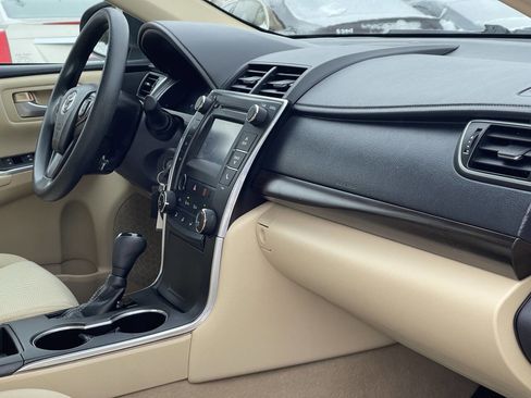 Used 2015 Toyota Camry LE image 14