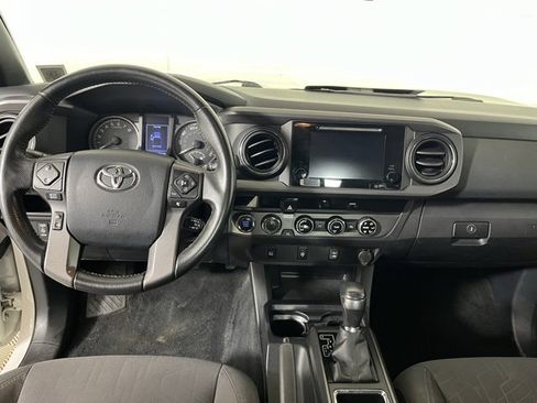 Used 2017 Toyota Tacoma TRD Sport w/ Tow Package (A/T) image 13