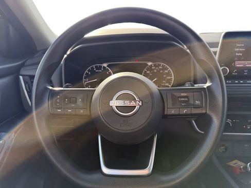 Used 2024 Nissan Rogue S image 12