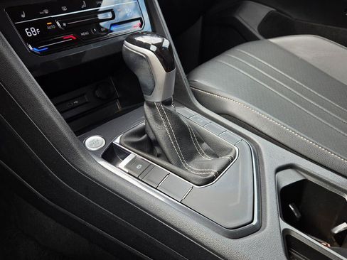Certified 2023 Volkswagen Tiguan SE FWD image 32
