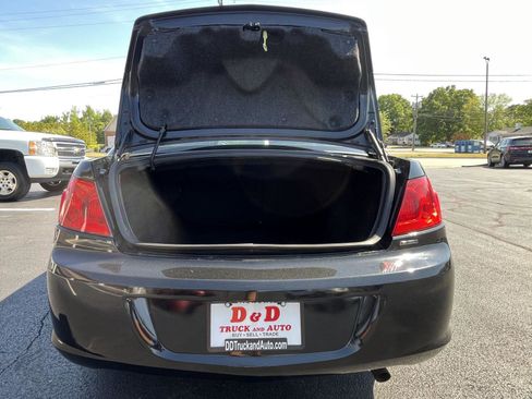 Used 2010 Chrysler Sebring Limited FWD image 22