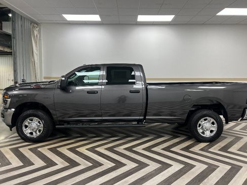 New 2026 RAM 2500 Tradesman AWD/4WD image 3