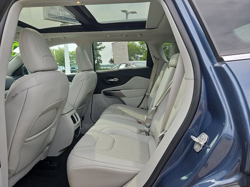 Used 2021 Jeep Cherokee Limited AWD/4WD image 12