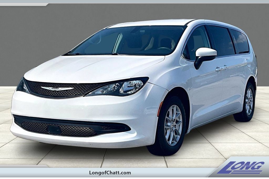 Used 2022 Chrysler Voyager LX FWD image 1