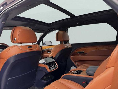 Used 2023 Bentley Bentayga Extended Wheelbase image 46
