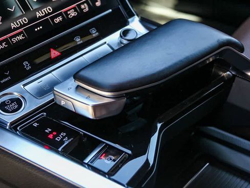 Used 2024 Audi Q8 e-tron Premium Plus w/ Premium Plus Package image 18