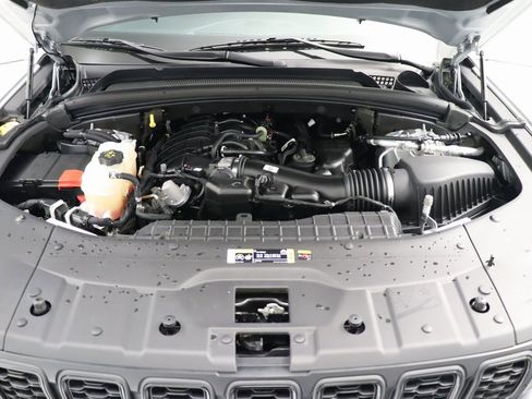 Used 2022 Jeep Grand Cherokee L Laredo image 9