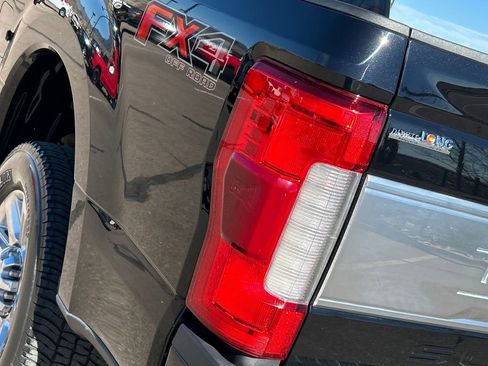 Used 2019 Ford F250 Platinum w/ Platinum Ultimate Package image 27