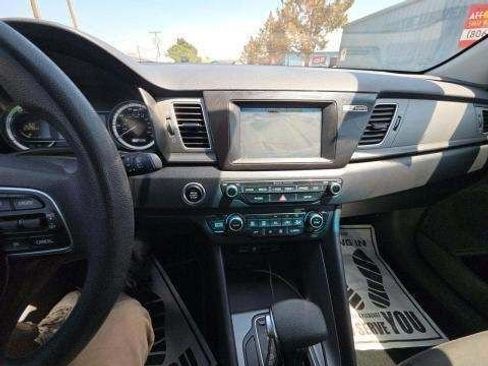 Used 2019 Kia Niro LX FWD image 8