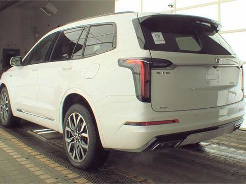 Used 2023 Cadillac XT6 Sport w/ Technology Package image 6