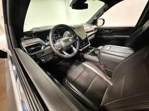 Used 2025 GMC Yukon XL Denali AWD/4WD image 59