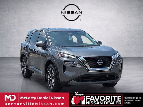 Used 2022 Nissan Rogue SV FWD image 1