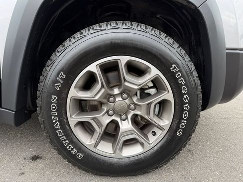 Used 2021 Jeep Cherokee Trailhawk AWD/4WD image 9