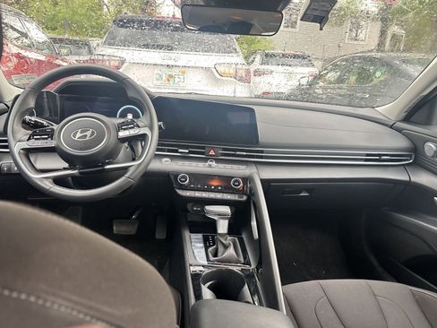 Used 2025 Hyundai Elantra SEL image 10