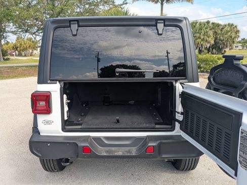 Used 2025 Jeep Wrangler Unlimited Sport AWD/4WD image 14
