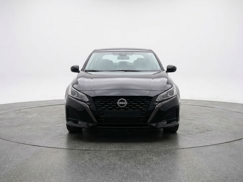 Used 2025 Nissan Altima 2.5 SV FWD image 2