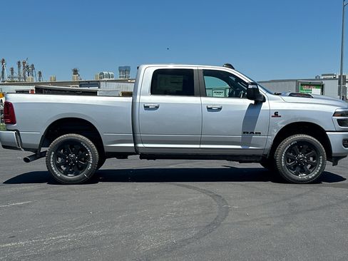 New 2026 RAM 2500 Laramie AWD/4WD image 2