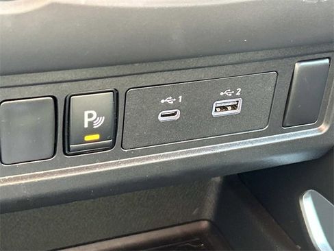 Used 2025 Nissan Frontier SV image 24