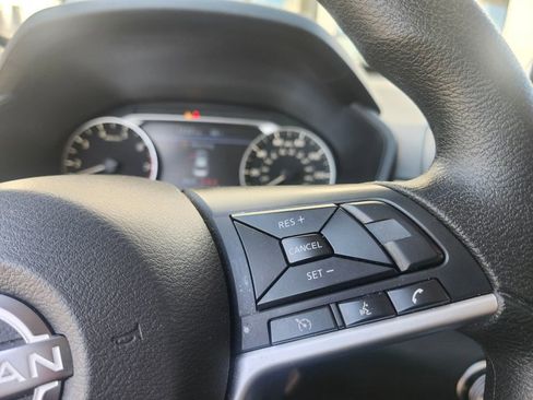 Used 2025 Nissan Altima 2.5 SV image 11