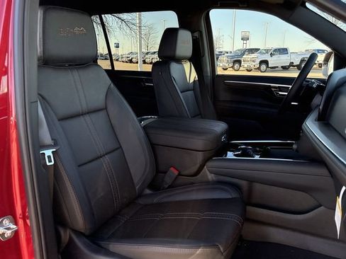 New 2026 Chevrolet Suburban High Country RWD image 32