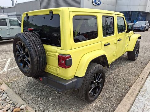 Used 2023 Jeep Wrangler Unlimited Sahara w/ Cold Weather Group AWD/4WD image 4
