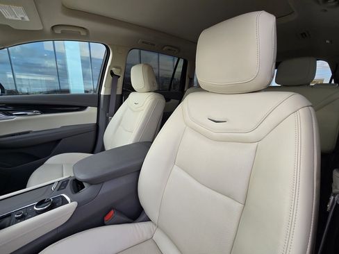 Used 2024 Cadillac XT6 Premium Luxury w/ Technology Package image 11