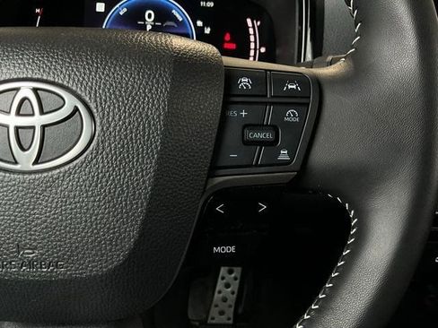 Used 2025 Toyota Camry SE FWD image 34