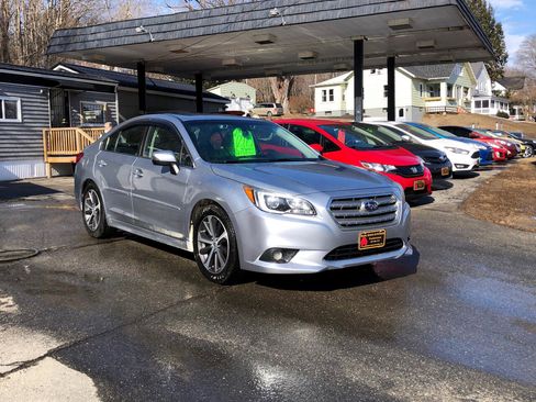 Used 2017 Subaru Legacy 2.5i Limited image 3
