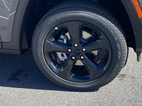 New 2025 Jeep Grand Cherokee Altitude w/ Trailer Tow Package image 11