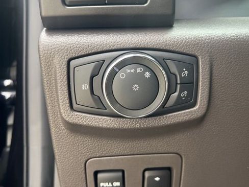 Used 2021 Ford Expedition Limited image 36