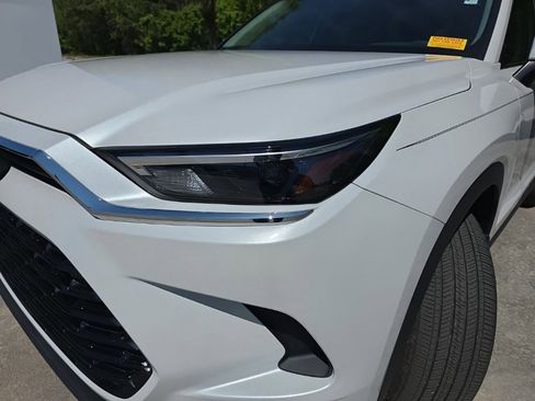 Used 2024 Toyota Grand Highlander XLE image 9