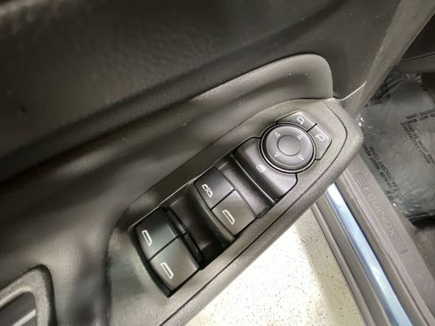 Used 2024 Chevrolet Equinox LT image 32