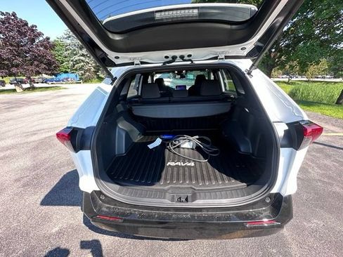 Used 2025 Toyota RAV4 SE AWD/4WD image 10