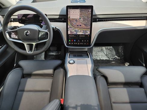 New 2025 Volvo EX90 Ultra image 8