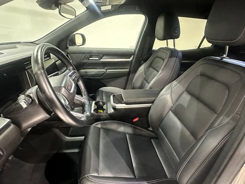 Used 2025 GMC Terrain Elevation w/ Elevation Premium Package AWD/4WD image 3