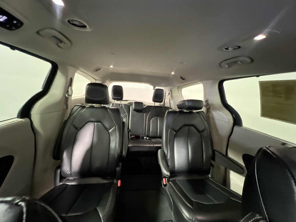 Used 2024 Chrysler Pacifica Touring-L FWD image 30