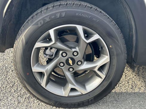Used 2025 Chevrolet Trax LT FWD image 9