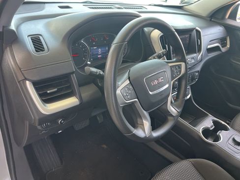 Used 2024 GMC Terrain SLE FWD image 9