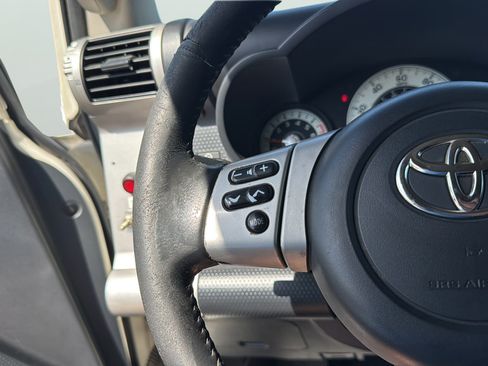 Used 2010 Toyota FJ Cruiser 4WD image 26
