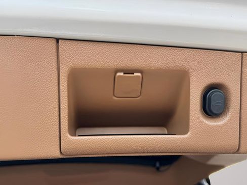 Used 2016 Cadillac Escalade Platinum AWD/4WD image 32