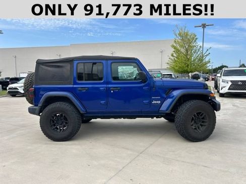 Used 2018 Jeep Wrangler Unlimited Sahara AWD/4WD image 2