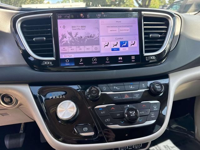 Used 2023 Chrysler Pacifica Touring-L FWD image 29