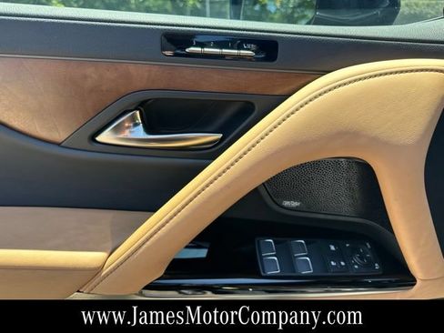 Used 2023 Lexus LX 600 4WD w/ Luxury Package image 13