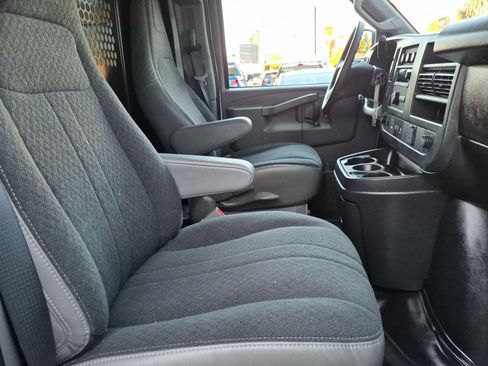 Used 2025 Chevrolet Express 2500 w/ Driver Convenience Package RWD image 27