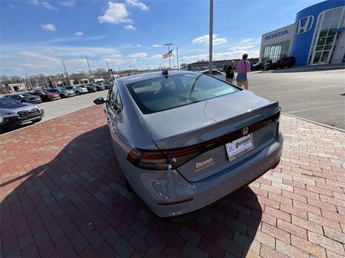 Certified 2025 Honda Accord SE image 32