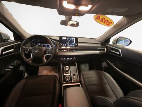 Used 2024 Mitsubishi Outlander SE image 22