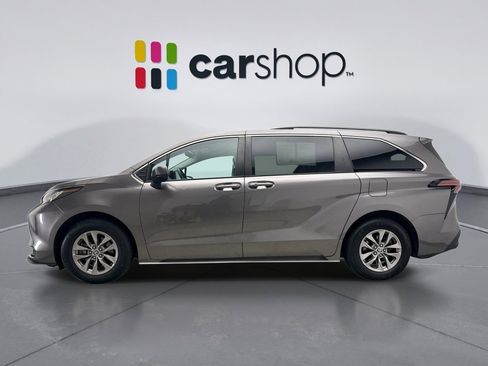 Used 2022 Toyota Sienna LE AWD/4WD image 2