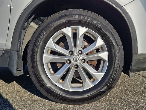 Used 2015 Nissan Rogue SV w/ SV Premium Package image 9