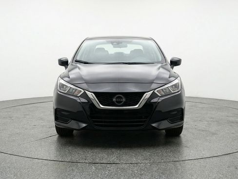 Used 2025 Nissan Versa SV image 2