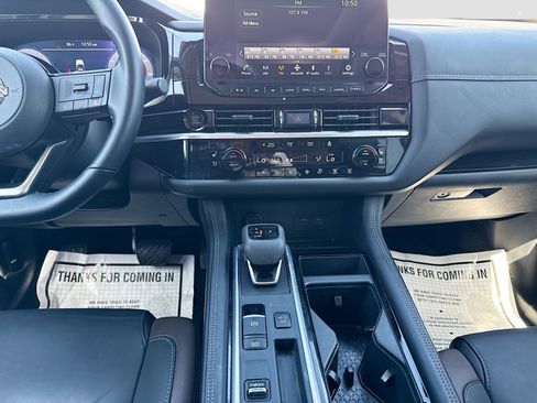 Used 2025 Nissan Pathfinder Platinum FWD image 19
